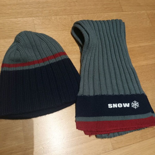 Hat and scarf used, gray, worn minimally