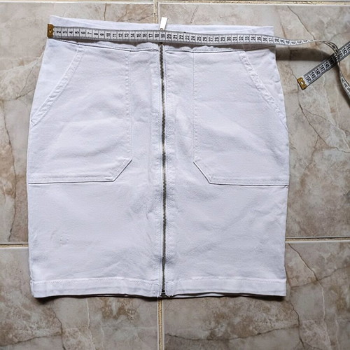 Piazza Italia skirt new, white, elastic, size L
