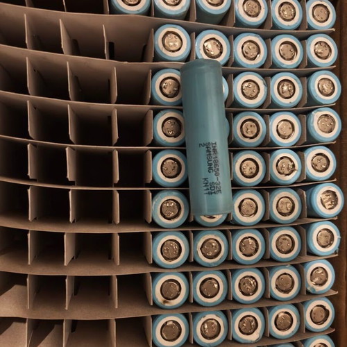 Samsung 3200mAh batteries like new, pack of 64