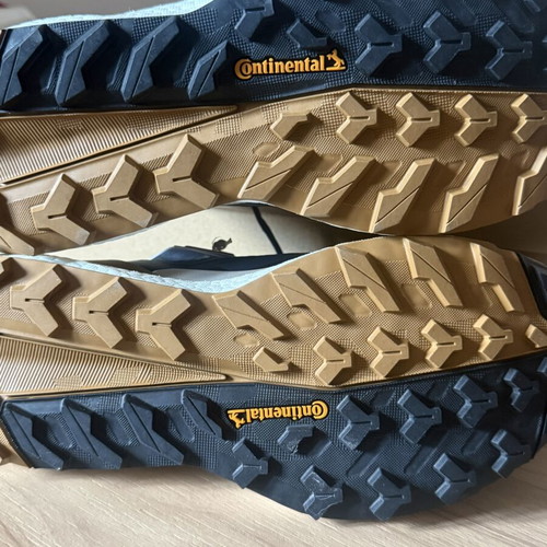 Adidas Terrex маратонки за бягане и туризъм нови, EU 42⅔, тъмносиньо и бежово