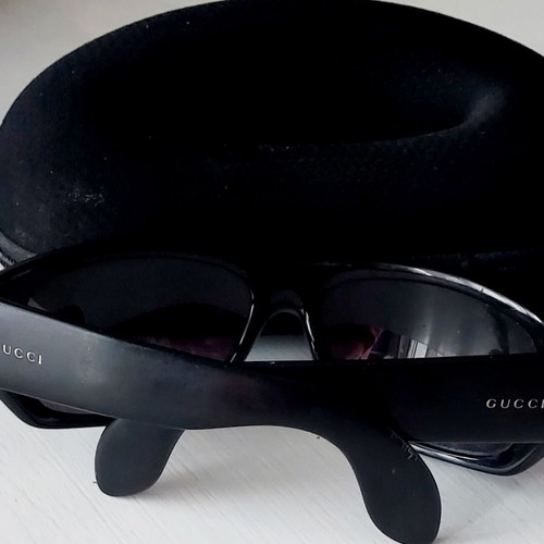 Gucci sunglasses unisex like new, black