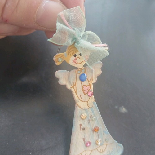 Single long earring used, about 8 cm