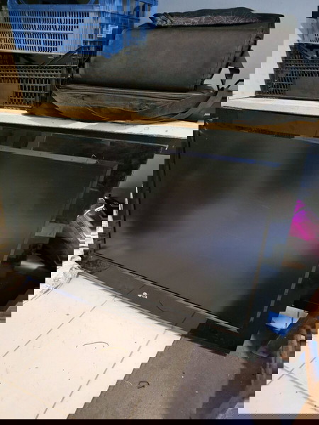Телевизор 37" LG 37lf76-zb напълно функционален с MPEQ4 + HDMI-scart-vga + всички контроли функционални!