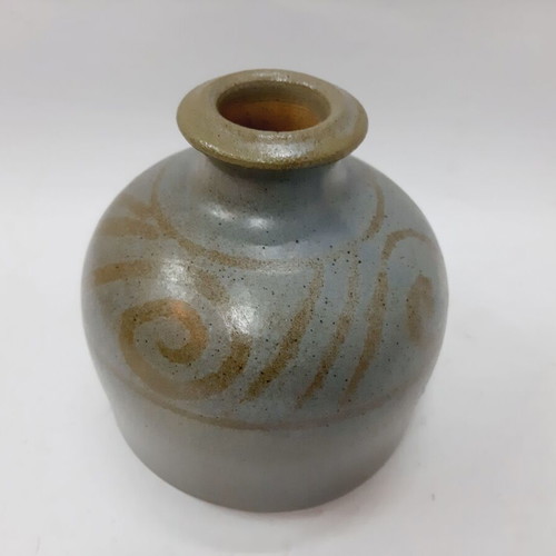 Vintage ceramic vase like new, 13 cm, decorative motif