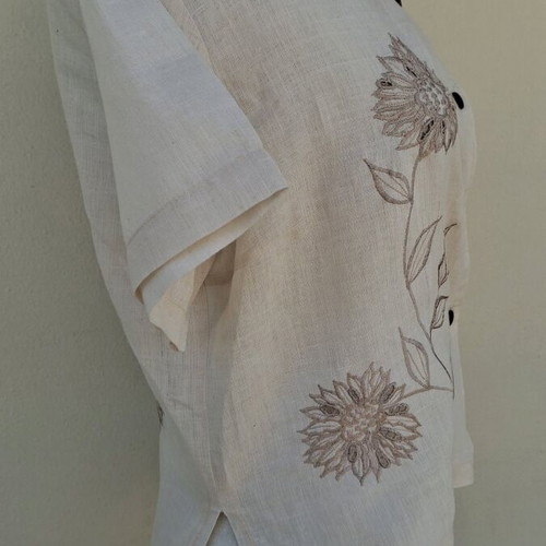 Linen short-sleeve shirt embroidered by hand like new, beige, size L