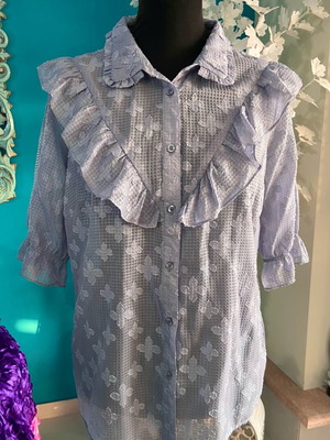 Iridescent lilac shirt with ruffles like new, size M