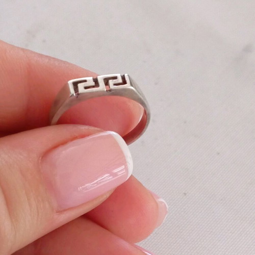 Silver 925 vintage ring in meander shape like new