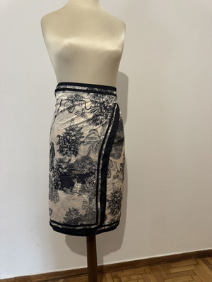 Satin skirt like new, black and white, one size