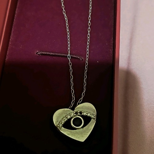 Sterling silver 925 heart eye necklace like new with zircon