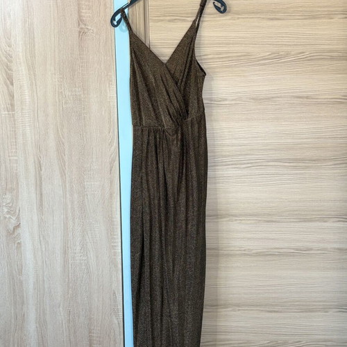 Gold formal dress like new, one size, black and gold