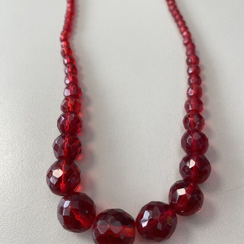 Collectible necklace with red beads 21 cm like new