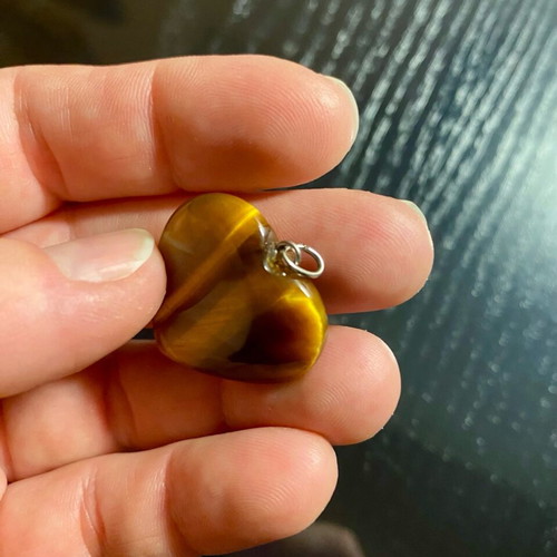 Heart pendant made of tiger's eye semi-precious stone