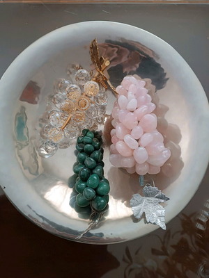 Decorative grapes like new, set of 3 with semi-precious stones and crystal