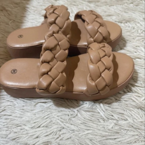 Flatform sandals tan with double braided strap like new