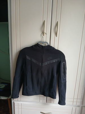 Nike Tech Fleece ζακέτα σαν καινούργιο, μαύρη με γκρι λεπτομέρειες