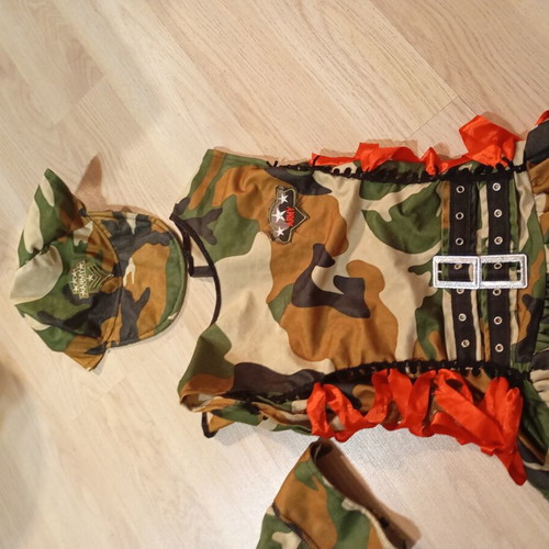 Girls' Army Costume carnival, like new, size 10 years