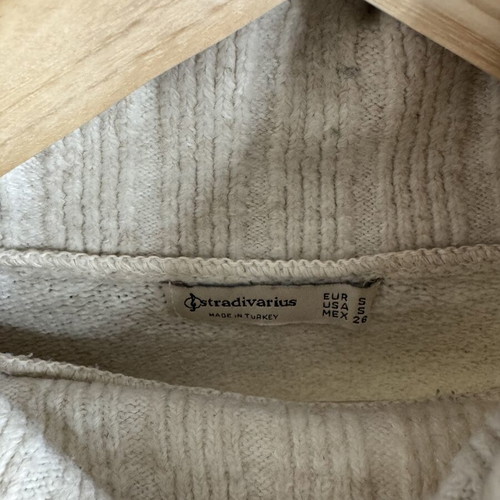 Stradivarius knitted turtleneck sweater like new, off-white beige