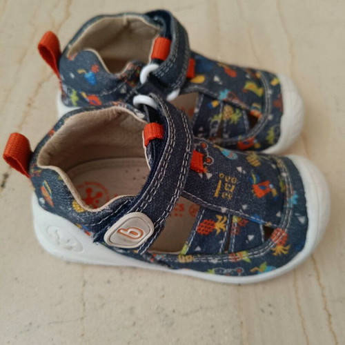 Biomecanics kids sandals size 20 like new