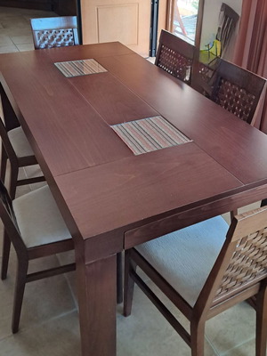 Dining set with 6 walnut chairs extendable, like new