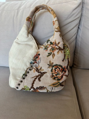 Handbag like new with embroidery and stones beige multicolor
