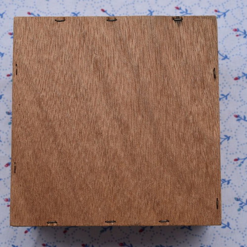 Small wooden cigarillo box Exoten Fehlfarben used