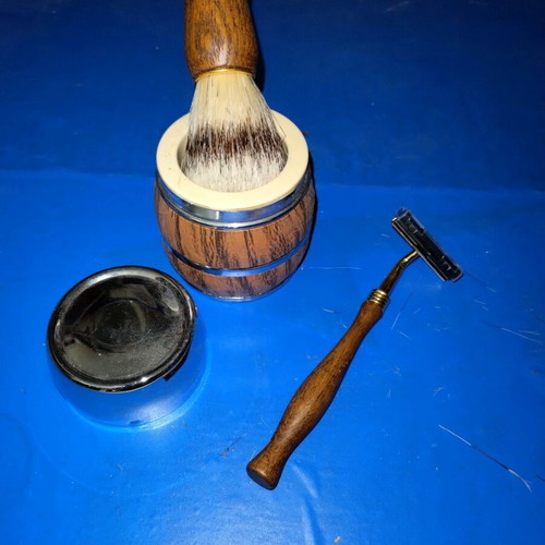 Face shaving set new, elegant old-fashioned style