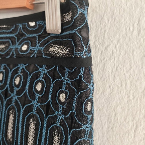 Yest skirt size M like new, blue and silver