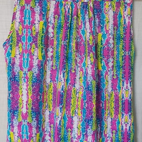 Sleeveless multicolor top with front tie like new
