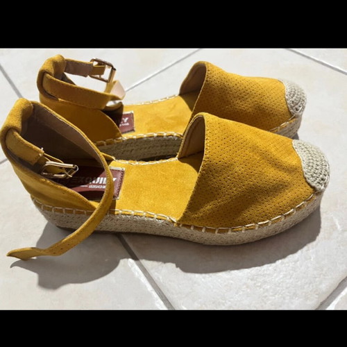Espadrille platforms yellow like new, summer sandals