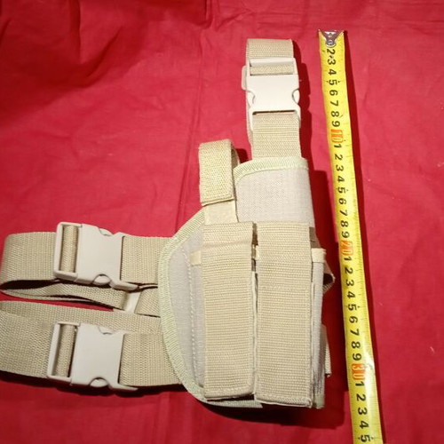 Thigh Gun Holster like new, desert color with two magazine pouches