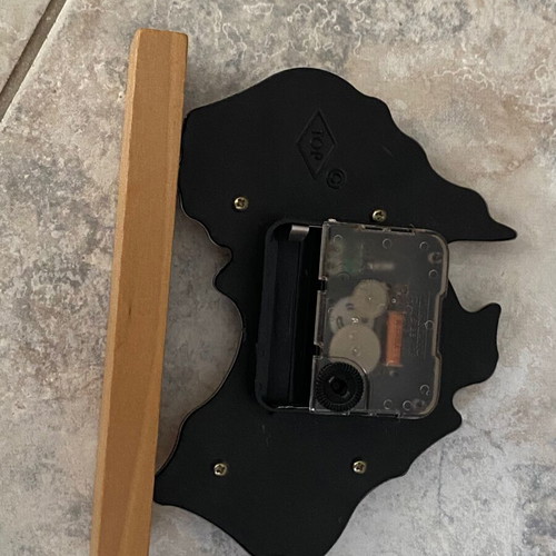 Bronze Australia-shaped clock