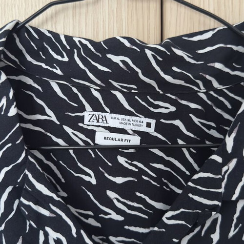 Zara men's short sleeve shirt XL like new, black print