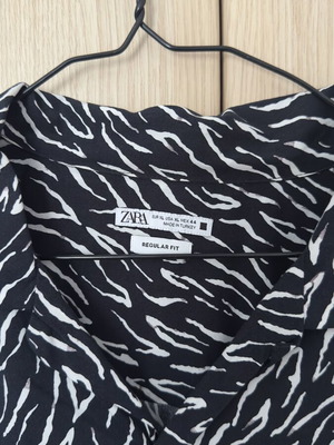 Zara men's short sleeve shirt XL like new, black print