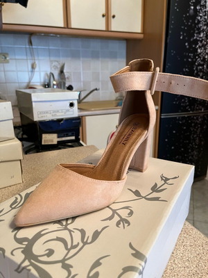 Shoes sandals with strap new, size 40, beige pink