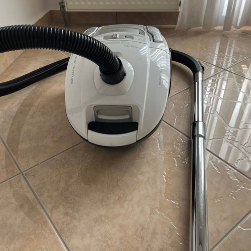 Ηλεκτρική σκούπα Gruppe Silent σαν καινούργιο, ισχύς 700 W, φίλτρο HEPA