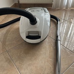 Ηλεκτρική σκούπα Gruppe Silent σαν καινούργιο, ισχύς 700 W, φίλτρο HEPA
