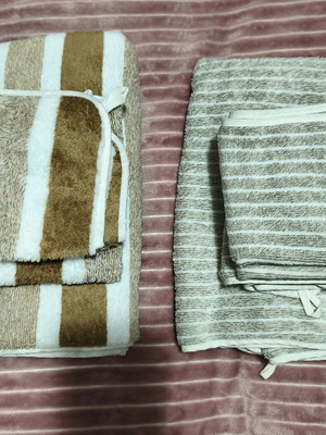 Microfiber towel set like new, 4 face, 2 hand, 2 body towels