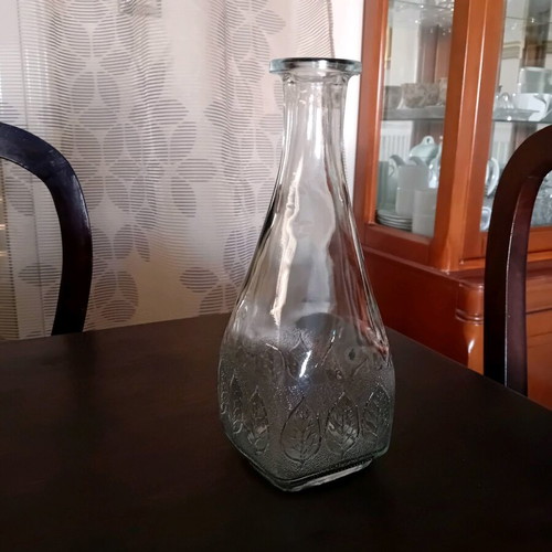 Vintage glass wine carafe like new with leaf pattern