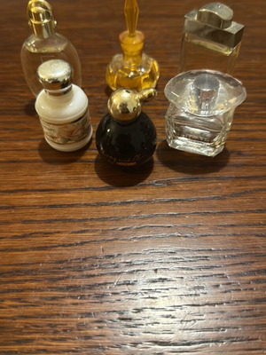 Perfumes used, pack of 6 mini bottles
