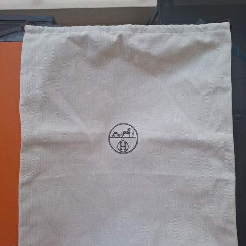 Hermes κουτί 46x38x10 με dustbag 49x44