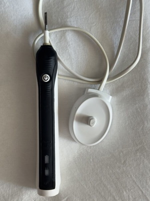 Oral-B Professional Care 3000 D20 electric toothbrush