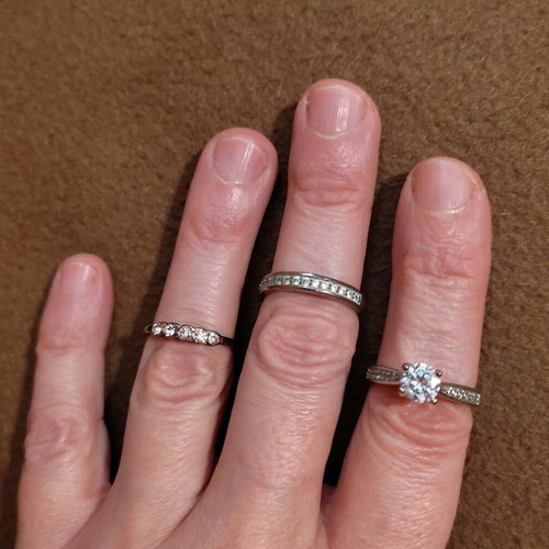 Pack of 3 rings like new, one solitaire and two wedding bands
