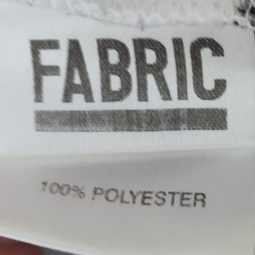 Tshirt like new, size L, black and white fabric