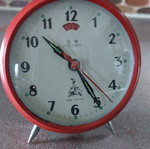 Five Rams wind-up table clock used, analog