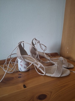 Envie Mairiboo platform sandals new, size 40, beige butterfly design