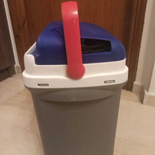 Electric Coolbox E30 electric fridge like new