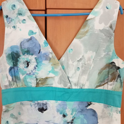 Open summer dress M like new, blue shades with flowers