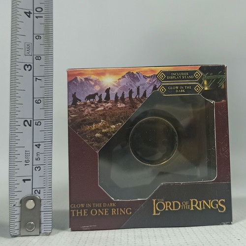 Lord of the Rings Glow in the Dark One Ring new with display case