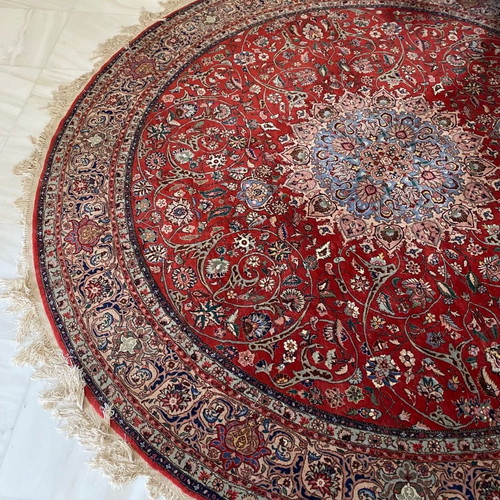Handmade round rug used, 2.5 meter diameter
