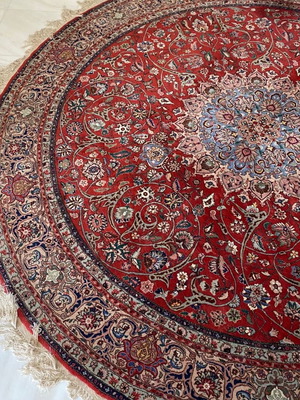 Handmade round rug used, 2.5 meter diameter